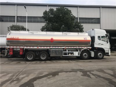 重汽斯太爾前四后八27.7方鋁合金運(yùn)油車，20.4噸鋁合金油罐車