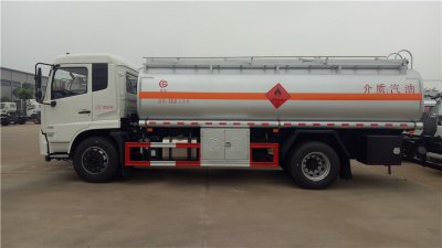 東風(fēng)天錦13.8方運(yùn)油車，天錦單橋11.5噸油罐車
